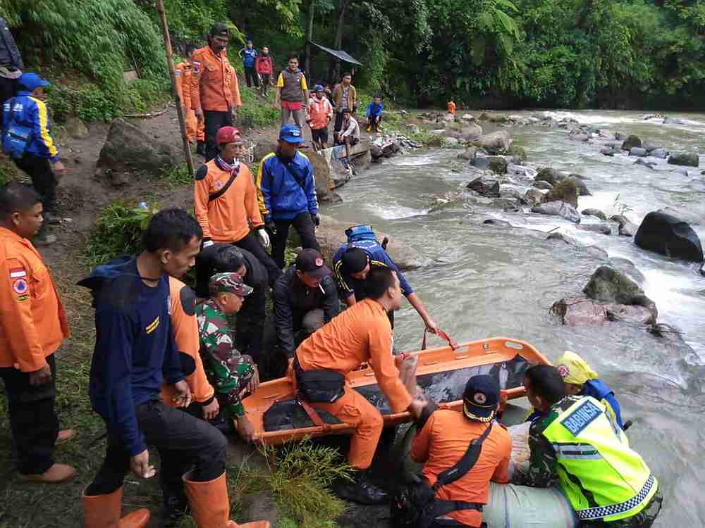 Rescue workers carry the body of a passenger of Sriwijaya bus following an accident in South Sumatra province, Indonesia December 24 2019. u00e2u20acu201d Antara Foto pic via Reuters