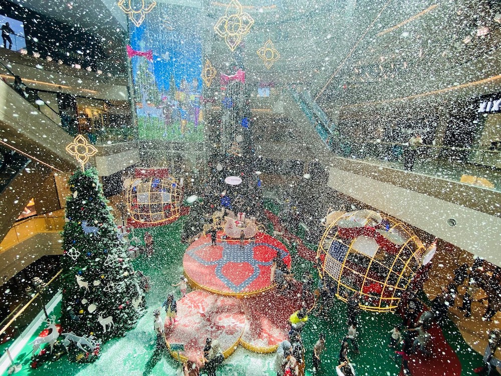 Experience a white Christmas when it snows at the mall. — Picture courtesy of Central i-City.
