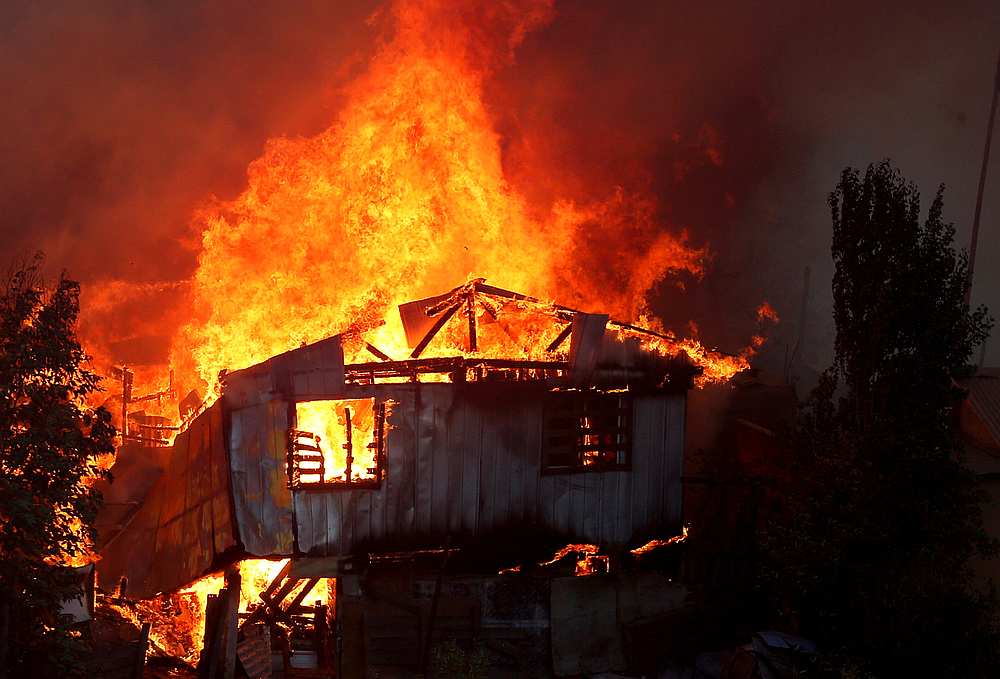 A house burns following the spread of wildfires in Valparaiso, Chile December 24, 2019. u00e2u20acu201d Reuters pic