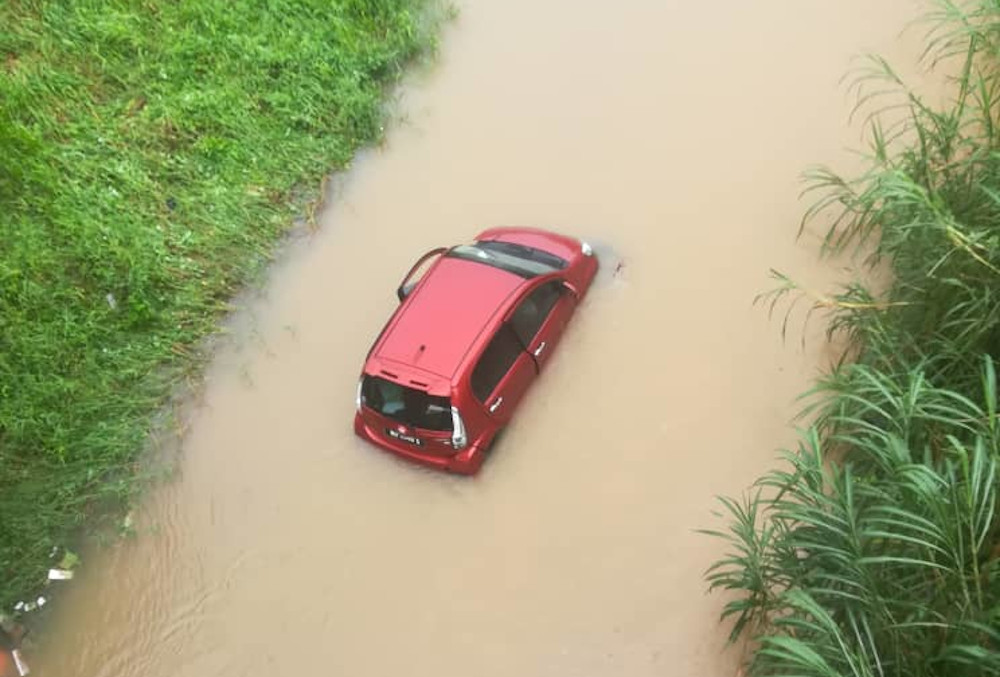 The Perodua Myvi that plunged into a river along Jalan Felda Redong near Labis due to flash flooding in the area December 9, 2019. u00e2u20acu201d Picture courtesy of the Johor Fire and Rescue Department 