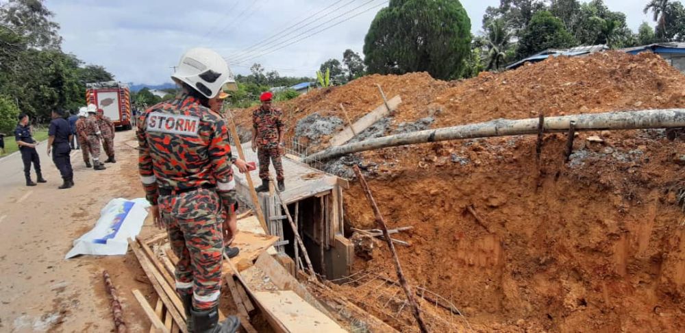 The site where labourer Nicholas anak Jawan was buried alive while working inside the deep monsoon drain December 3, 2019. u00e2u20acu201d Picture courtesy of Bomba Kota Samarahan