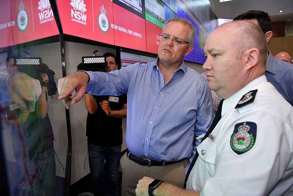 Australian Prime Minister Scott Morrison (left) is briefed by NSW RFS Commissioner Shane Fitzsimmons in Sydney December 22, 2019. u00e2u20acu201d AAP Image/Joel Carrett via Reuters