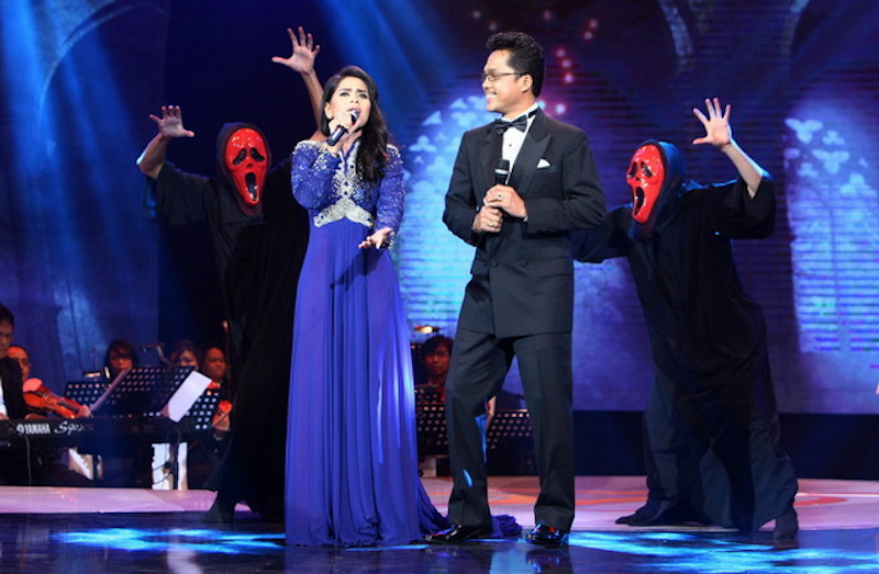 Rehana and Nassier Wahab perform during the TV Malaysia Golden Jubilee Concert at Angkasapuri in Kuala Lumpur December 28, 2013. u00e2u20acu201d Bernama pic
