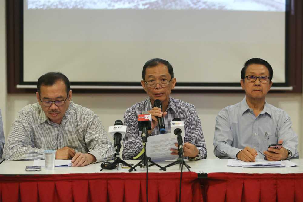 KLSCAH president Datuk Ong Seng Khek (centre) speaks during a press conference in Kuala Lumpur December 24, 2019. u00e2u20acu2022 Picture by Yusof Mat Isa