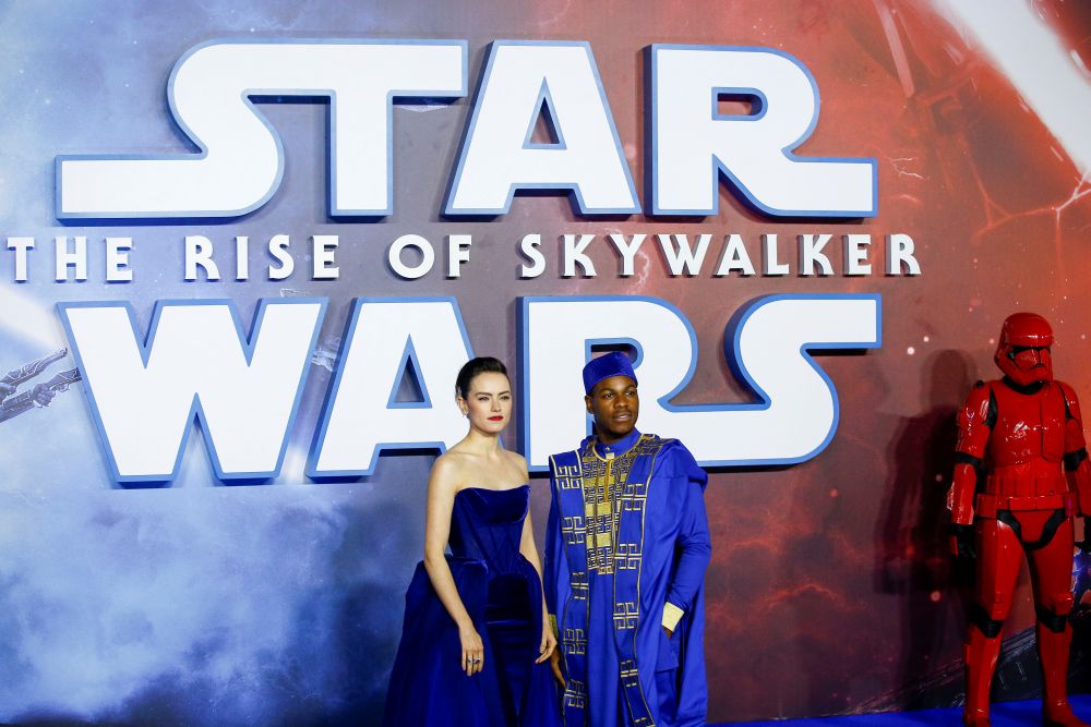 Cast members Daisy Ridley and John Boyega pose as they attend the premiere of u00e2u20acu02dcStar Wars: The Rise of Skywalkeru00e2u20acu2122 in London, Britain, December 18, 2019. u00e2u20acu201d Reuters pic