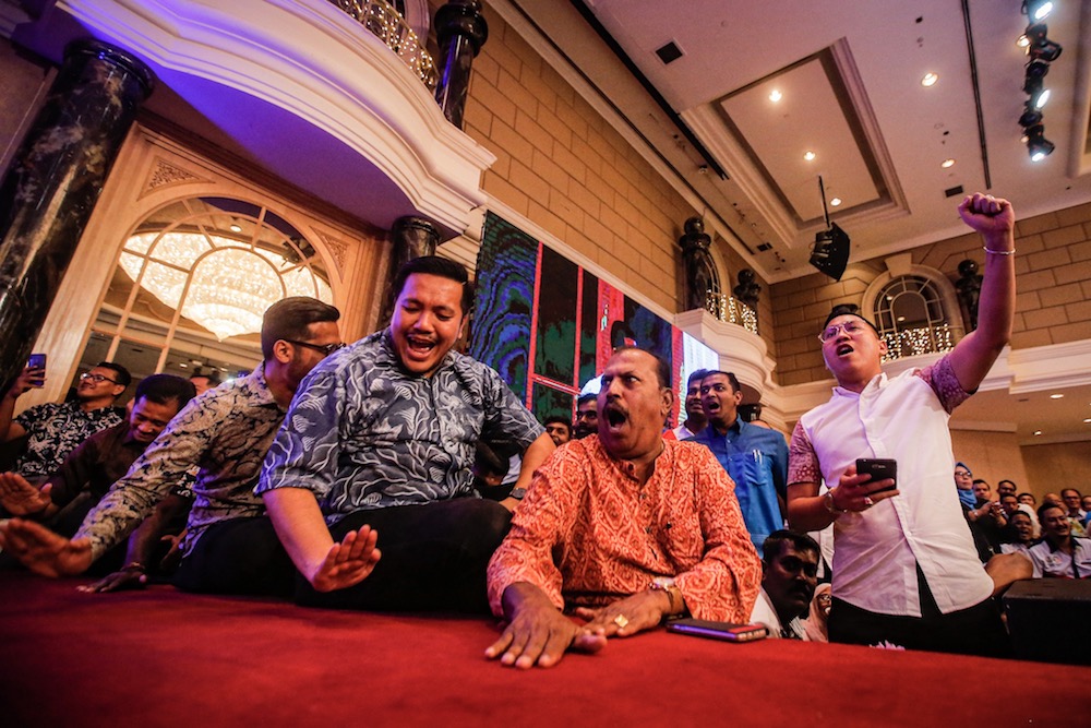 Dr Afif Bahardin and other supporters cheer on PKR deputy president, Datuk Seri Azmin Ali, during his speech at the ‘SPV 2030’ dinner in Kuala Lumpur December 8, 2019. — Picture by Hari Anggara
