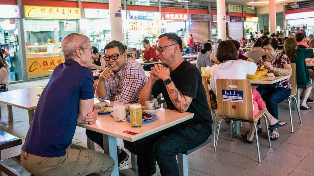 Apple CEO Tim Cook (far left) is seen here with Singapore photographers Darren Soh (second from left) and Aik Beng Chia. u00e2u20acu201d TODAY pic