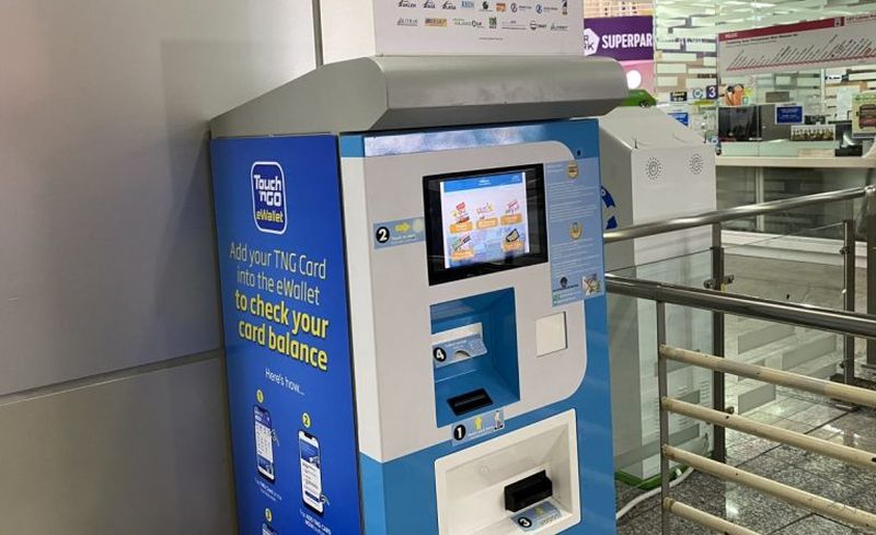 To locate a zero-fee Touch u00e2u20acu02dcn Go outlet, just search for 'Touch n Go' in Waze. u00e2u20acu201d Picture via SoyaCincau