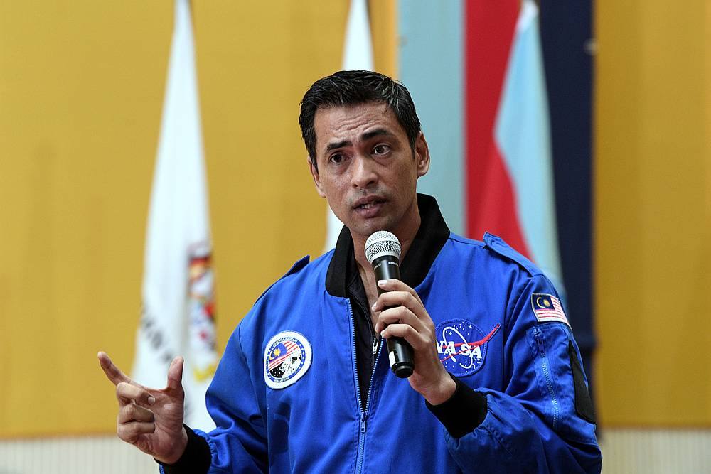 Datuk Dr Sheikh Muszaphar Shukor Sheikh Mustapha once again quashed flat Earth conspiracy theorists on social media. — Bernama pic
