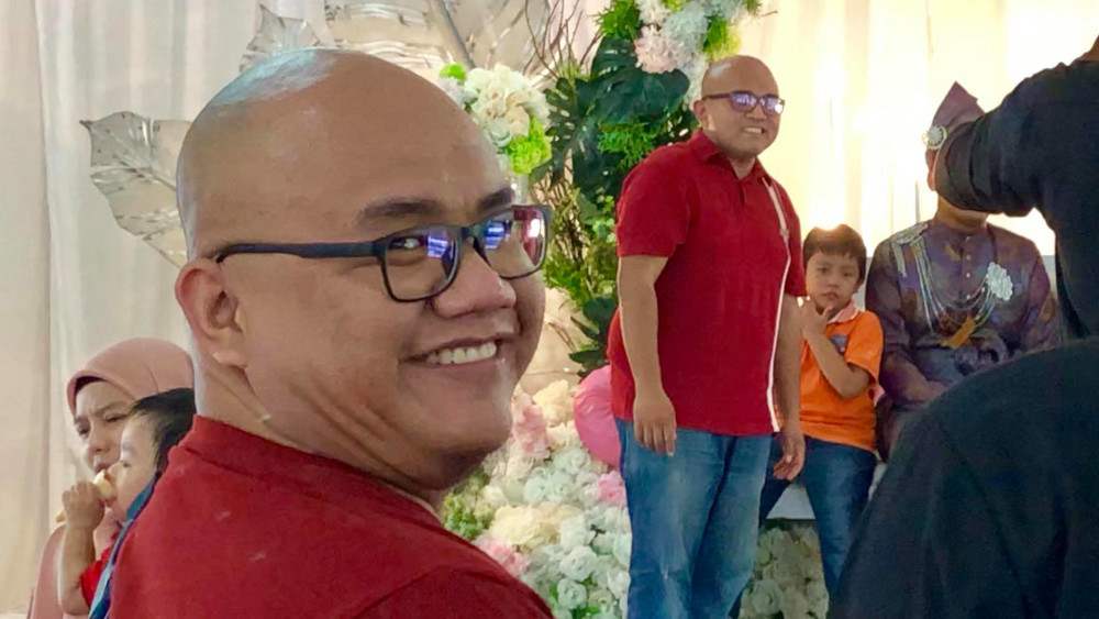 The doppelgangers at a wedding ceremony in Selangor. — Picture via Facebook/amir.z.zulkifly