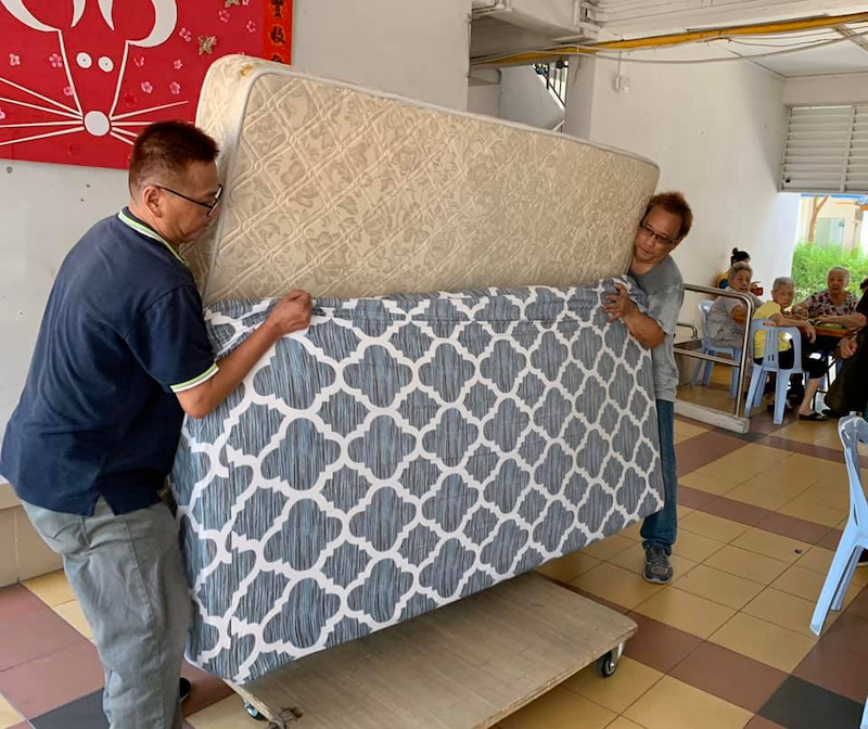 The movers sweating it out to transport the mattresses from Ang Mo Kio to Geylang Bahru. u00e2u20acu201d Picture courtesy of Facebook/ Lee Siew Yian