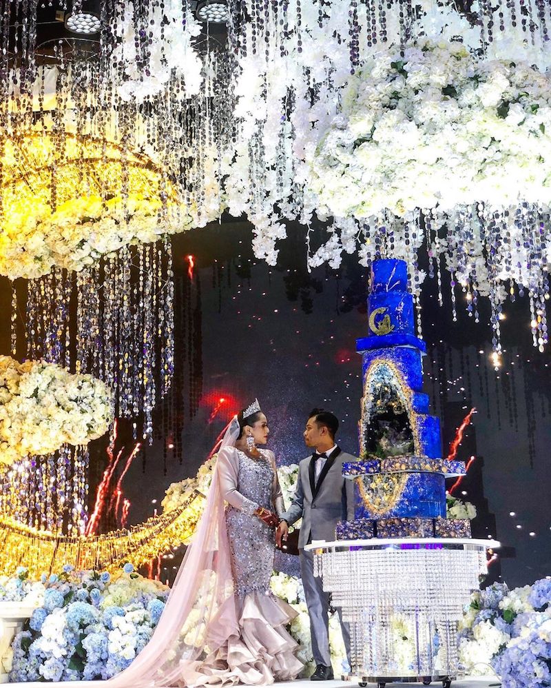 Elly Mazlein and Mohamad Azlan Che Nuh were married on January 18 at PWTC. u00e2u20acu201d Picture courtesy of Instagram/Mad About Cake