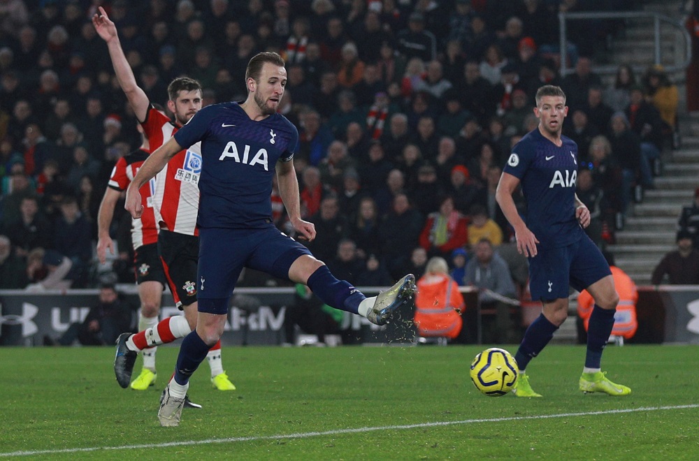 Tottenham Hotspuru00e2u20acu2122s Harry Kane sustains an injury as he scores a goal that is later disallowed for offside during the match against Southampton at St Maryu00e2u20acu2122s Stadium in Southampton January 1, 2020. u00e2u20acu201d Reuters pic
