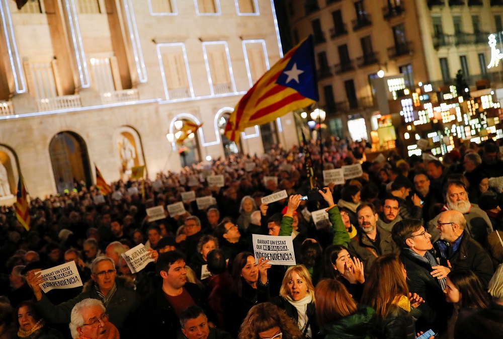 People demonstrate in support of Catalan leader Quim Torra, in Barcelona January 3, 2020. u00e2u20acu201d Reuters pic