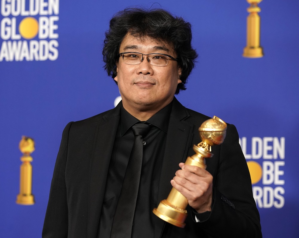 Bong Joon-ho poses backstage with his Best Motion Picture u00e2u20acu201d Foreign Language award for u00e2u20acu02dcParasiteu00e2u20acu2122 in California January 5, 2020. u00e2u20acu201d Reuters pic
