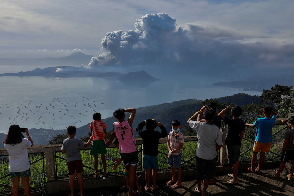 Residents look at the erupting Taal Volcano in Tagaytay City, Philippines, January 13, 2020. u00e2u20acu201d Reuters pic