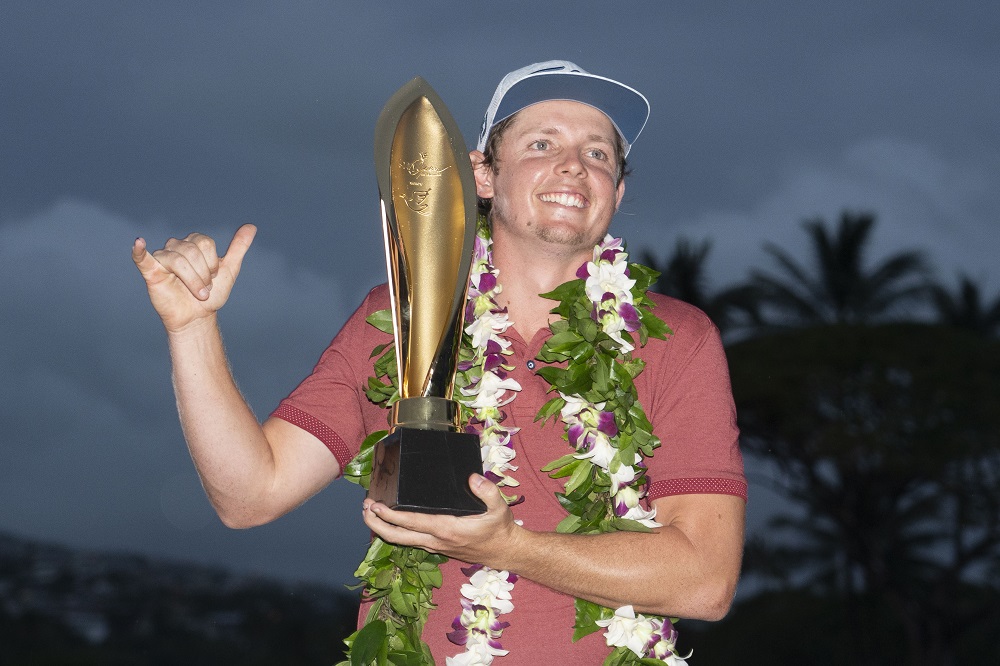 Cameron Smith hoists the trophy during the final round of the Sony Open in Hawaii golf tournament at Waialae Country Club in Honolulu January 12, 2020. u00e2u20acu201d Picture by Kyle Terada-USA TODAY Sports 