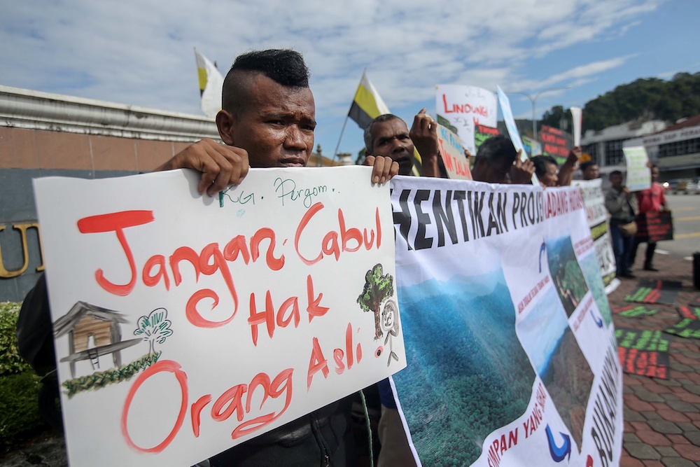 A group of Orang Asli together with environmental groups demonstrate at the State Secretariat Building in Ipoh January 8, 2020. — Picture by Farhan Najib