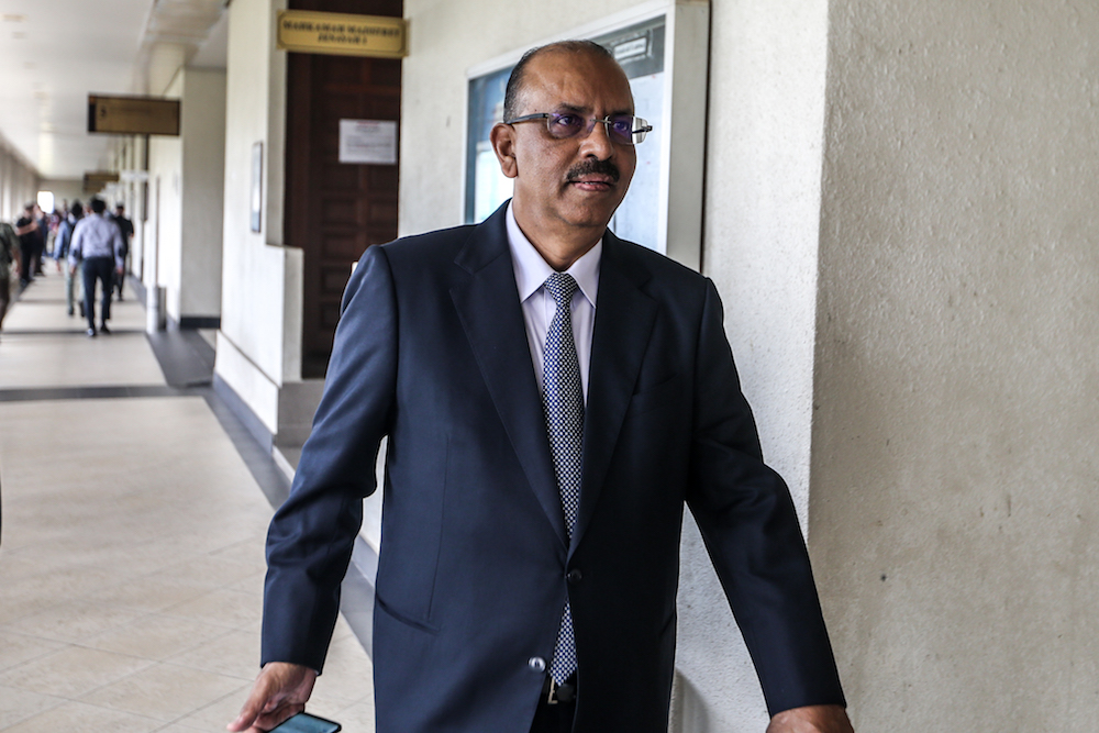 Former chief secretary to the government Tan Sri Ali Hamsa is pictured at the Kuala Lumpur High Court January 14, 2020. — Picture by Firdaus Latif
