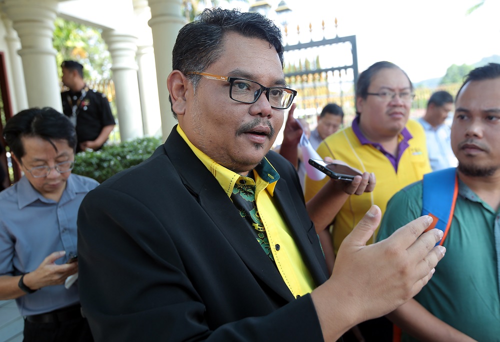 Aswannudin Hariffudin speaking to the press on the 999-years land ownership issue in front of the State Secretariat Building in Ipoh January 15, 2020. 