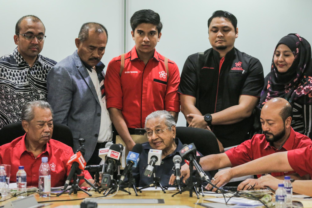 Bersatu chairman Tun Dr Mahathir Mohamad speaks to reporter at a press conference at the Bukhary Foundation, Kuala Lumpur January 17, 2020. u00e2u20acu201d Picture by Hari Anggara 