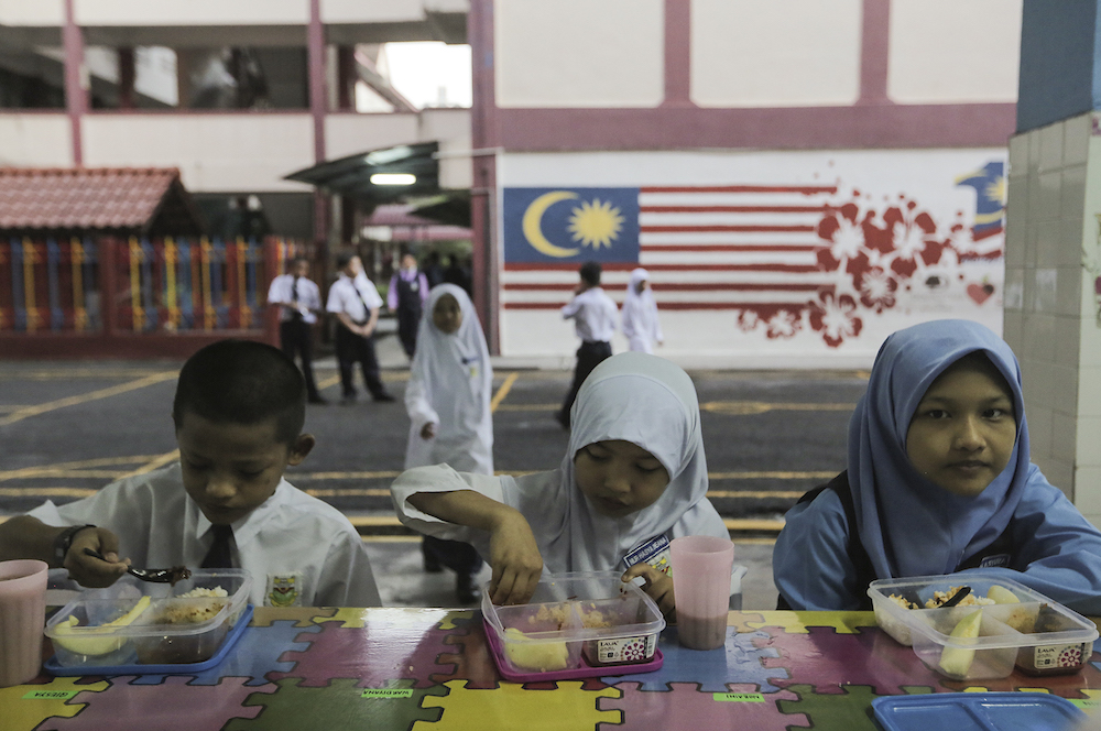Students eat breakfast served under the Enhanced Supplementary Food Programme at Sekolah Kebangsaan Seri Suria in Kuala Lumpur January 20, 2020. u00e2u20acu201d Picture by Miera Zulyana