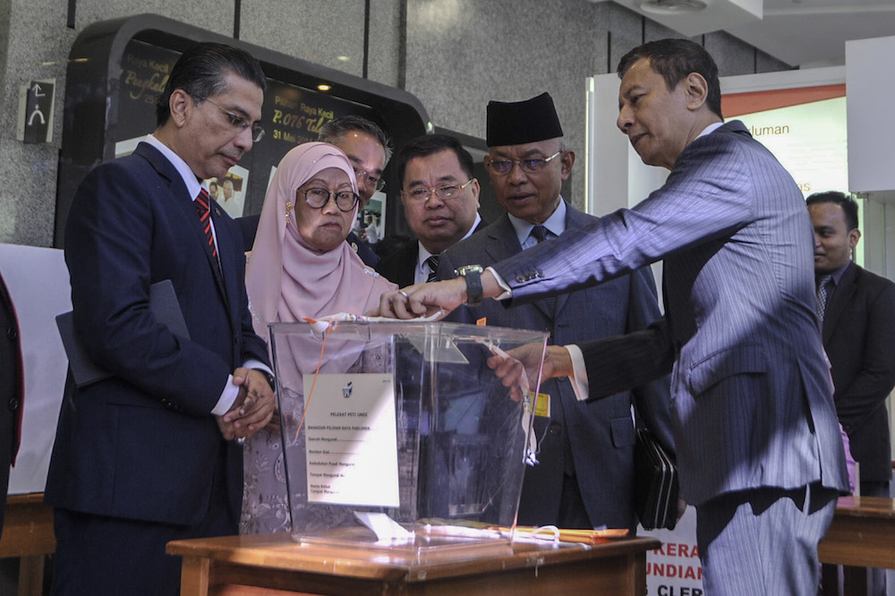 Election Commission chairman Datuk Azhar Azizan Harun demonstrates a polling centre simulation to a parliamentary special select committee delegation in Putrajaya January 22, 2020. u00e2u20acu201d Picture by Shafwan Zaidon