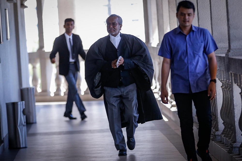 Lawyer Tan Sri Muhammad Shafee Abdullah arrives at Kuala Lumpur Court Complex January 24, 2020. u00e2u20acu201d Picture by Hari Anggara