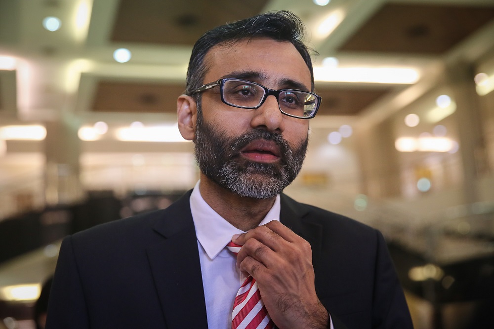 Lawyer N. Surendran speaks to reporters at the Kuala Lumpur High Court Complex January 24, 2020. — Picture by Yusof Mat Isa