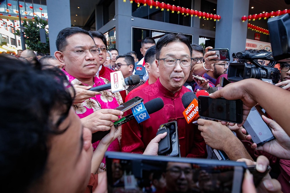 Gerakan president Datuk Dominic Lau (centre) speaks to reporters during the Chinese New Year Open House hosted by Gerakan at the PGRM Tower in Kuala Lumpur January 25, 2020. u00e2u20acu201d Picture by Hari Anggara