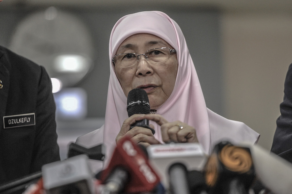 Deputy Prime Minister Datuk Seri Dr Wan Azizah Wan Ismail speaks to reporters during a visit to the National Crisis Preparedness and Response Centre (CPRC) in Putrajaya January 29, 2020. u00e2u20acu201d Picture by Shafwan Zaidon