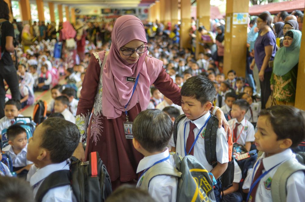 Year One students start their new school term at Sekolah Kebangsaan Setiawangsa in Kuala Lumpur January 2, 2020. u00e2u20acu201d Picture by Shafwan Zaidon