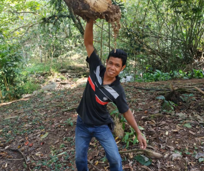 Aziro hopes that somebody will be interested and prays for the best. — Picture from Noor Aziro bin Abdullah