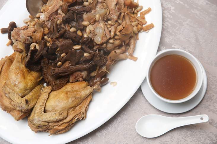 Elegant Inn Hong Kong Cuisine's forte includes superb, nourishing double boiled soups made with a variety of ingredients like dried conch, wild red Russula mushrooms, village chicken, deer tendon and soy beans