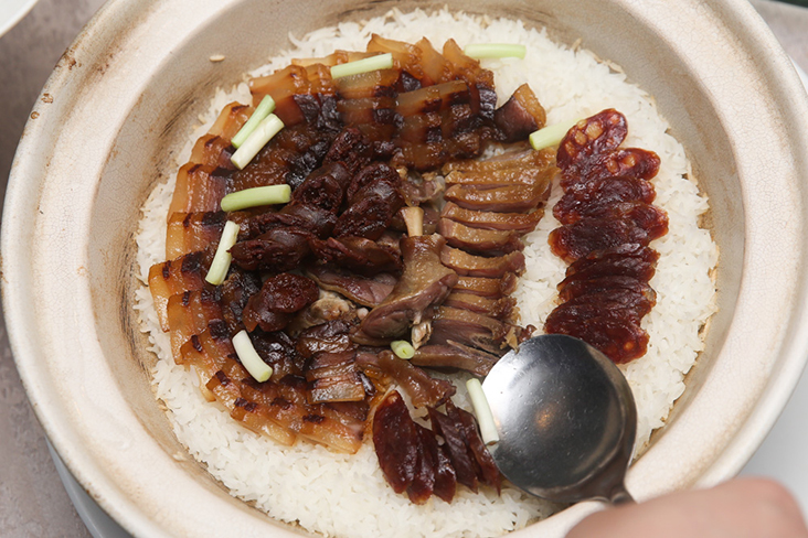 Their 'lap mei fan' is now made using their own-made waxed meats and HK Yung Kee's goose liver sausages 
