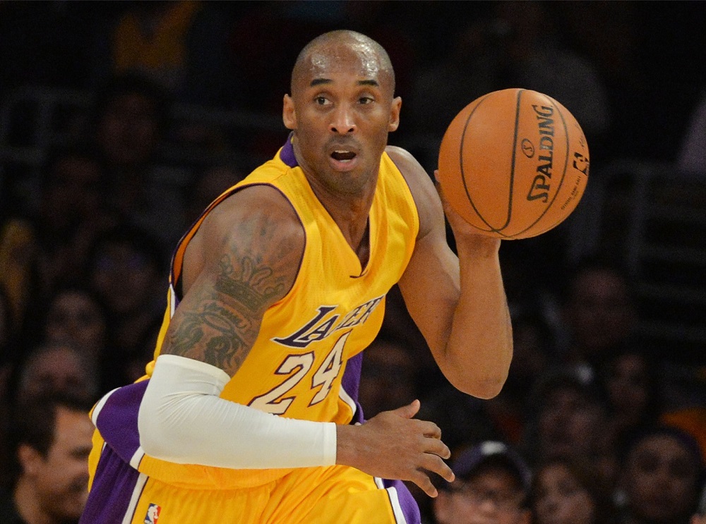 Kobe Bryant of the Los Angeles Lakers drives against the Memphis Grizzlies during their NBA game 33 at the Staples Centre in Los Angeles January 2, 2015. u00e2u20acu201d AFP pic