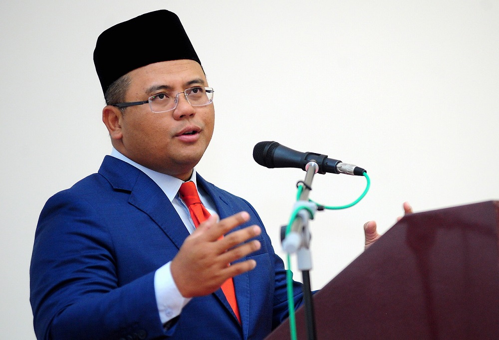 Selangor Mentri Besar Datuk Seri Amirudin Shari speaks during a meeting in Shah Alam January 28, 2020. u00e2u20acu201d Bernama pic