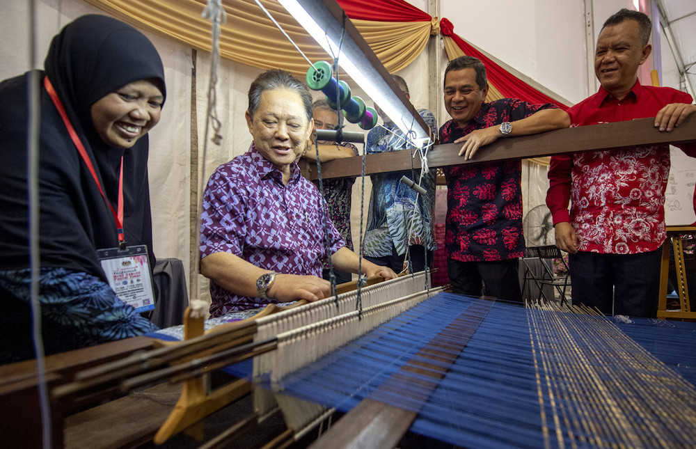 Tourism, Arts and Culture Minister Datuk Mohamaddin Ketapi visits a booth at the East Coast Textile Craft Fest 2020 in Kota Baru January 30, 2020. u00e2u20acu201d Bernama pic