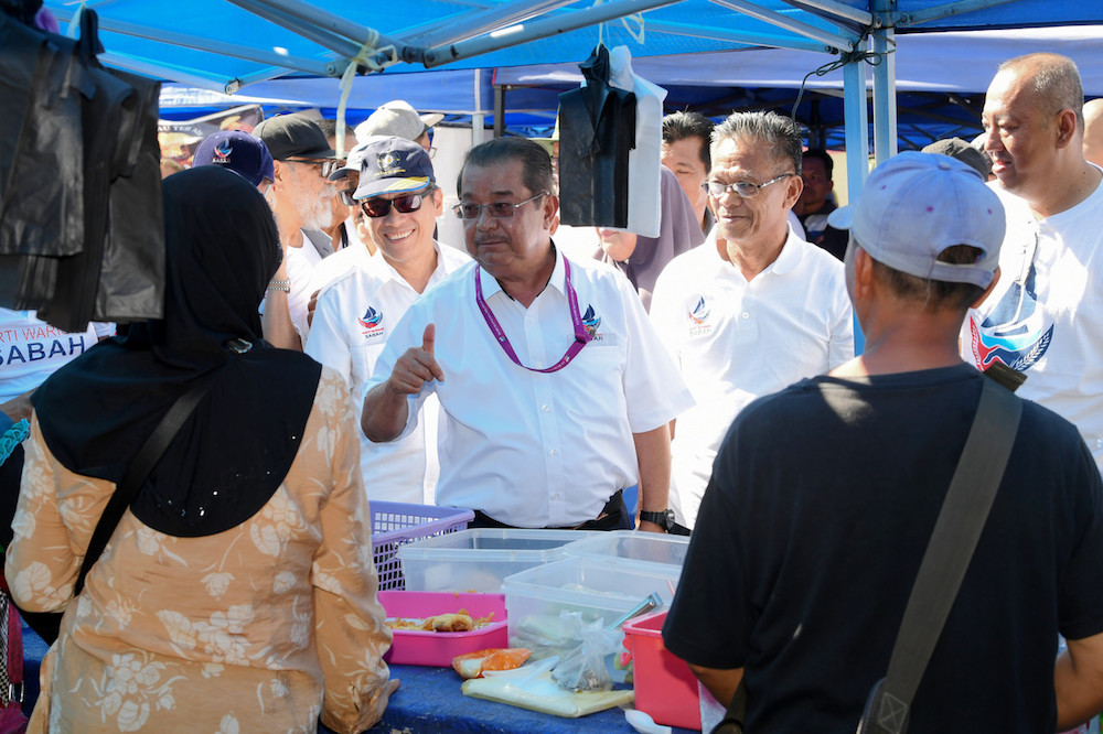 Warisan candidate for the Kimanis by-election Datuk Karim Bujang conducts a walkabout at the weekly farmersu00e2u20acu2122 market in Membakut January 5, 2020. u00e2u20acu201d Bernama pic