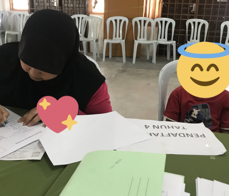 Malaysians rallied to help after a primary school teacher shared that parents at his school asked to pay their childrenu00e2u20acu2122s school fees in installments due to poverty. u00e2u20acu201d Picture from Twitter/@AbeMusytaq