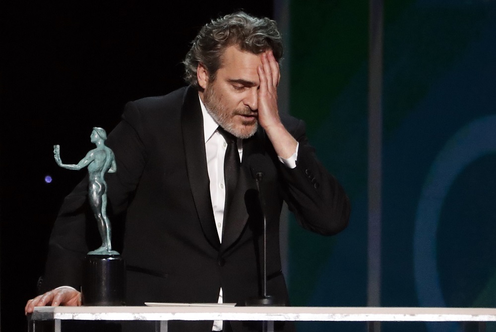 Joaquin Phoenix accepts the award for Outstanding Performance by a Male Actor in a Leading Role for u00e2u20acu02dcThe Jokeru00e2u20acu2122 at the 26th Screen Actors Guild Awards in Los Angeles, California January 19, 2020. u00e2u20acu201d Reuters pic