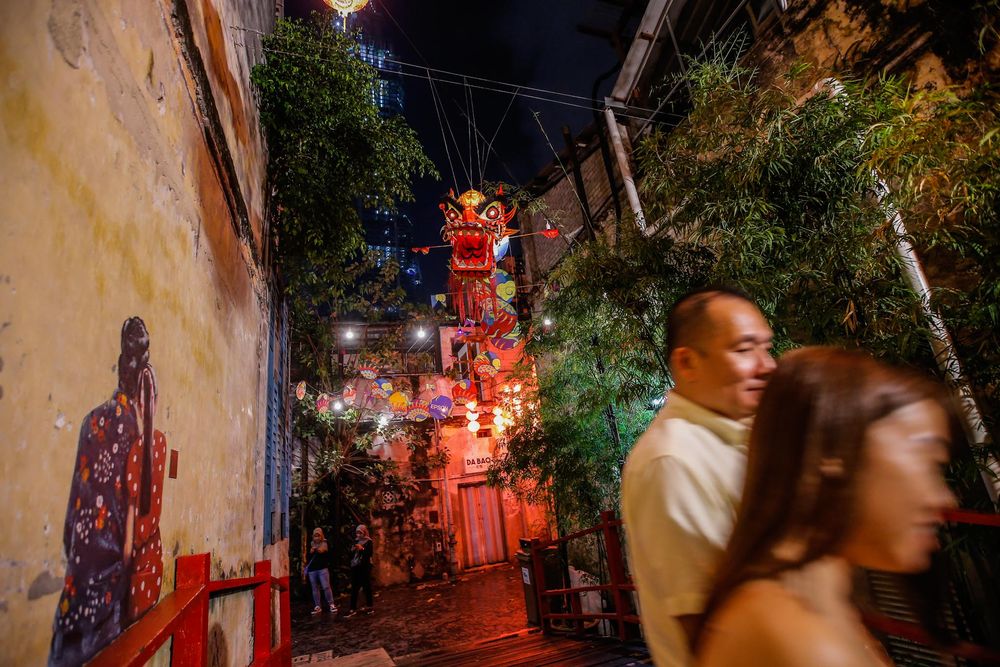 Dragons are mythical creatures of great esteem in Chinese culture and were often associated with imperial authority.