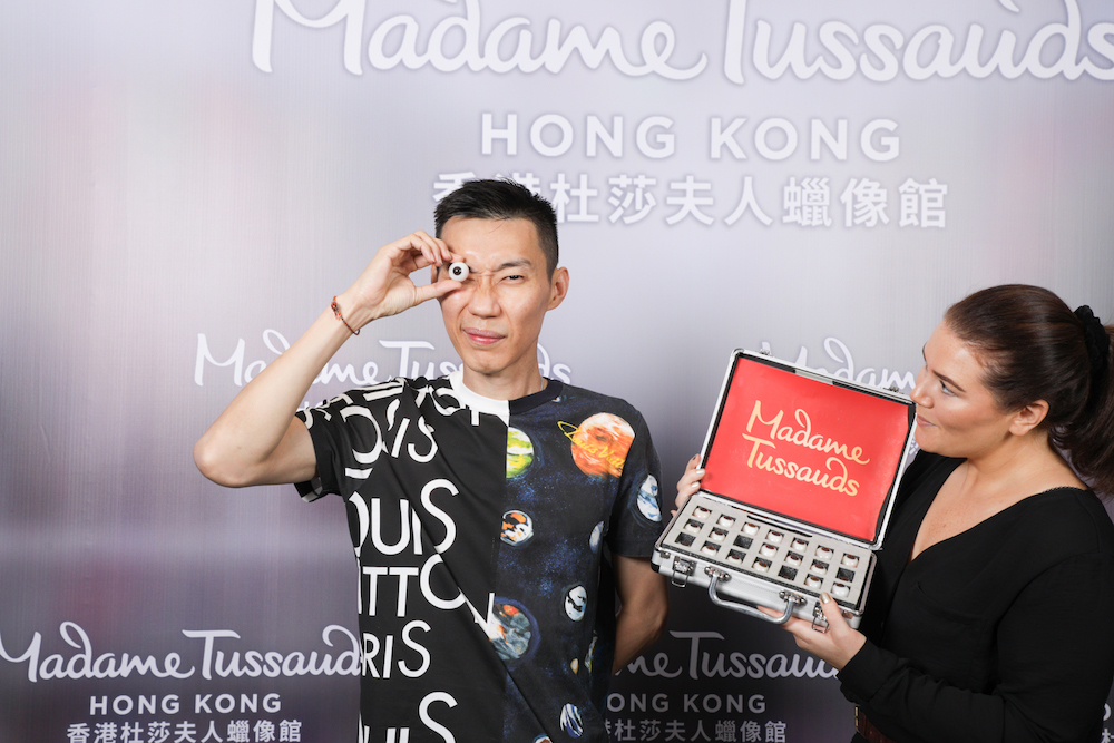 Datuk Lee Chong Wei selecting the eye colour closest to his own for the wax figure at Madame Tussauds Hong Kong. u00e2u20acu201d Picture courtesy of Madame Tussauds Hong Kong