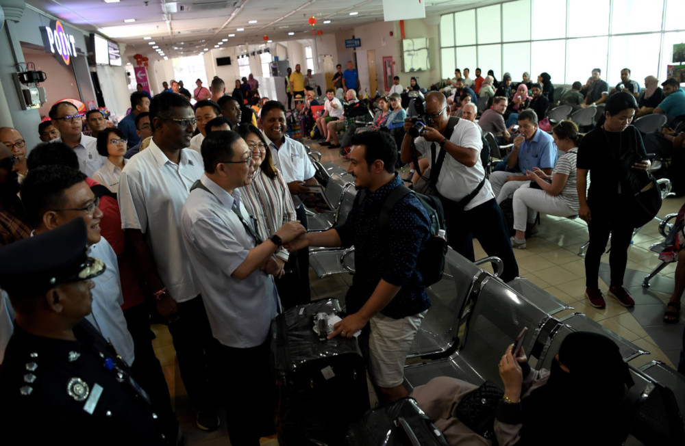 Finance Minister Lim Guan Eng speaks to tourists during his visit to the Swettenham Pier Cruise Terminal in George Town, Penang, January 11, 2020. u00e2u20acu201d Bernama pic 