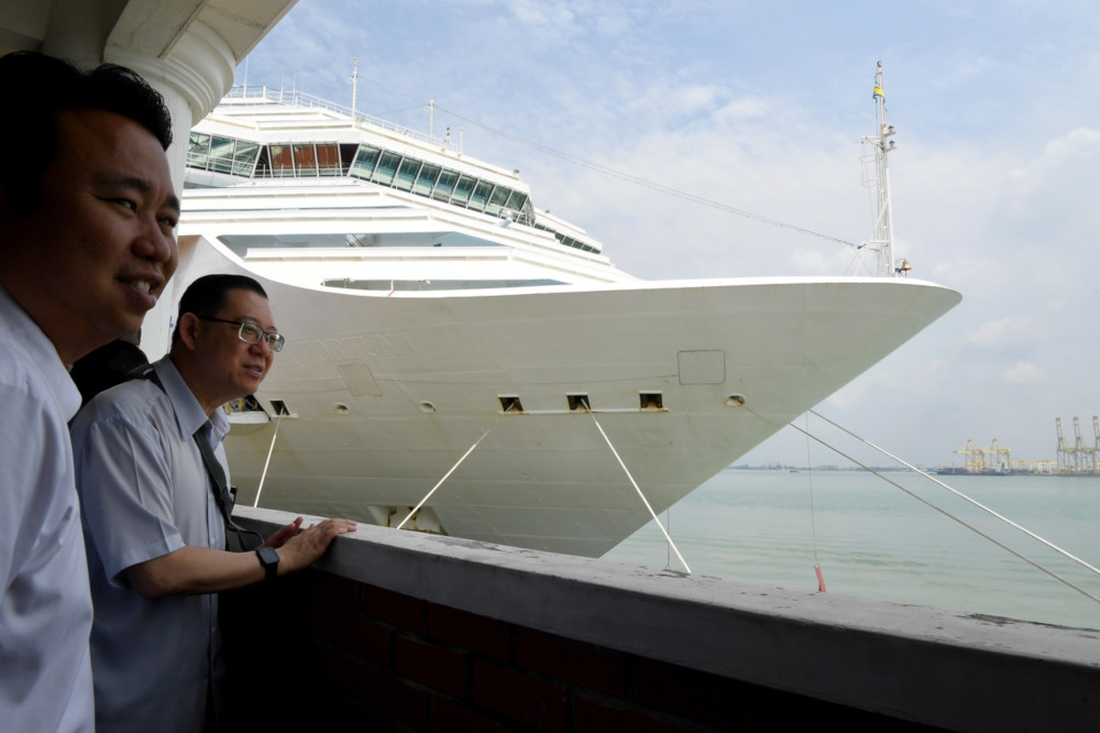 Finance Minister Lim Guan Eng visits the Swettenham Pier Cruise Terminal in George Town, Penang, January 11, 2020. u00e2u20acu201d Bernama pic 