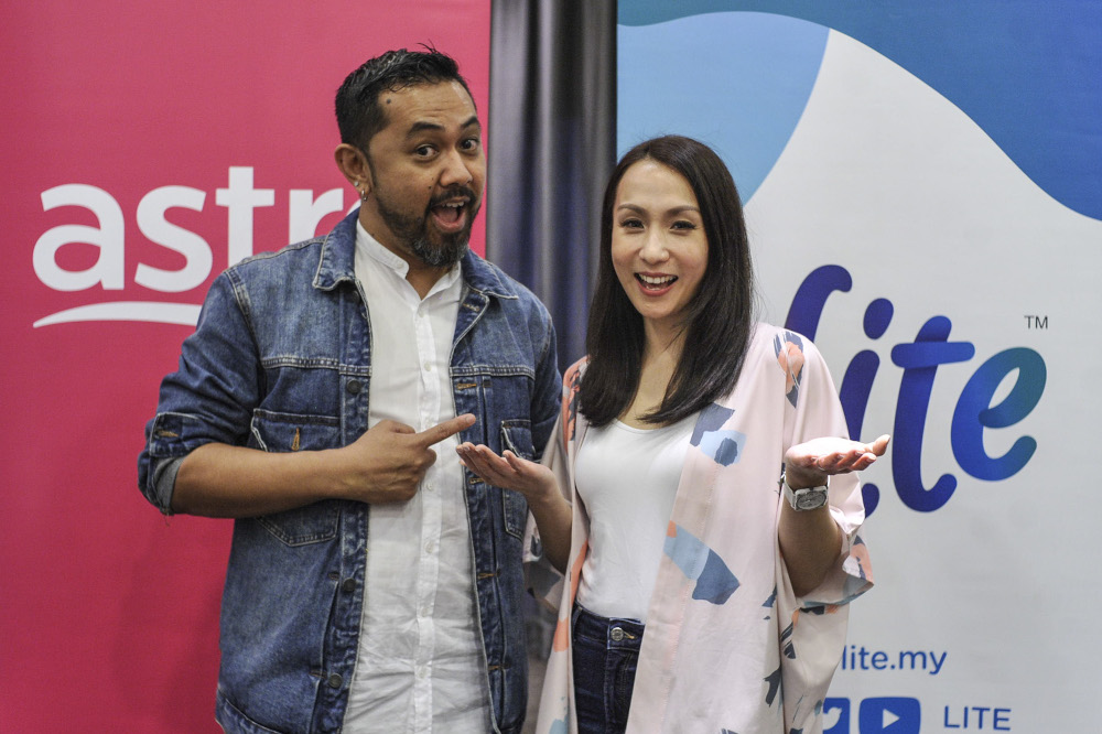 The new voices for the Lite Breakfast Show (from left) JD and Bel. u00e2u20acu201d Picture by Shafwan Zaidon