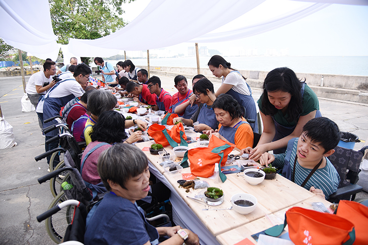 The Tangerine Forest Workshop was held by the sea