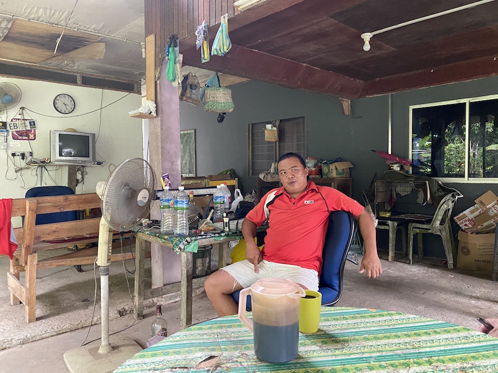 Zuliadi Zuibin of Kampung Mandagin says development in Membakut should come before politicking. u00e2u20acu201d Picture by Julia Chan