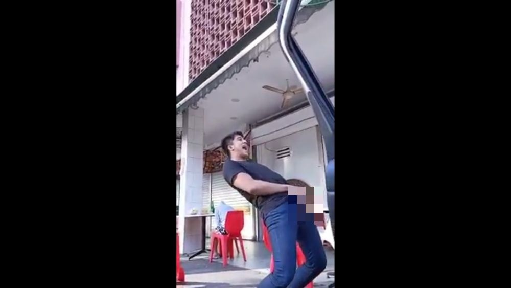 The 28-year-old was seen flashing in public during an argument that broke out in an eatery in Singapore. u00e2u20acu2022 Screengrab via Facebook/Official_Fidz