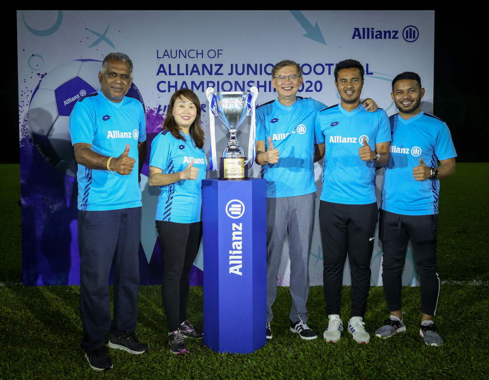 (From left) Allianz Junior Football Championship head selector K. Gunalan, Amy Loke, Zakri Khir and Rudie Ramli and Mohd Nizaruddin Yusof at the launch of AJFC Malaysia League 2020. u00e2u20acu201d Picture courtesy of Allianz Malaysia Berhad